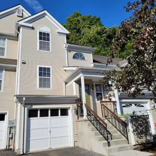 29 Rainier Ct, Allamuchy Twp., NJ 07840