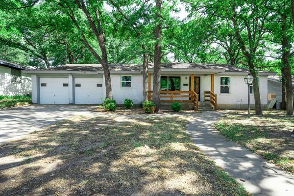 708 Briarwood, Hurst, TX 76053