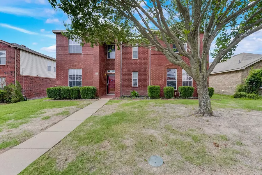 716 Twin Creek Drive, Desoto, TX 75115