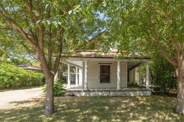 207 N Brazos Street, Weatherford, TX 76086