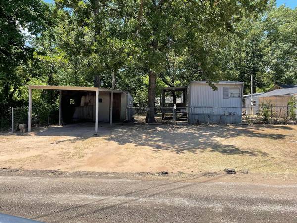 135 Lake Creek Drive, Mabank, TX 75156