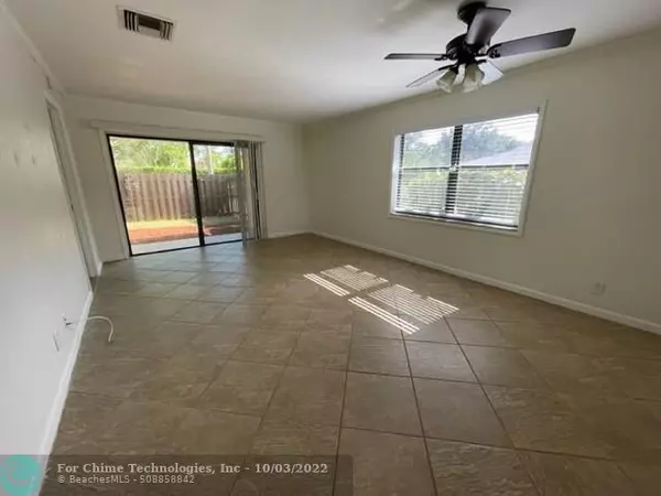 Delray Beach, FL 33484,5280 TENNIS LN