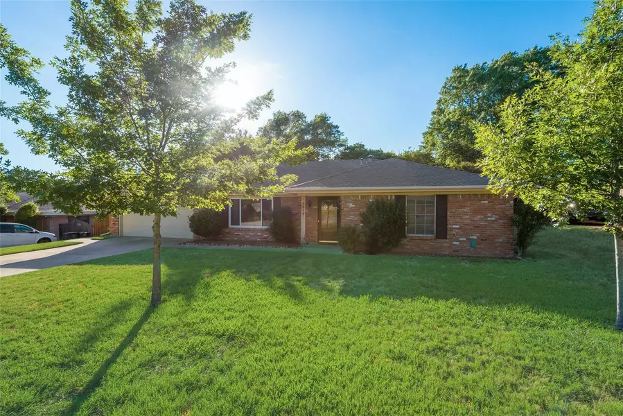 6016 Winifred Drive, Fort Worth, TX 76133