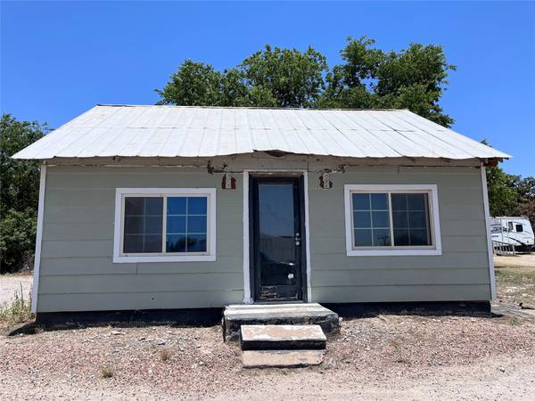 1105 E Central Avenue, Comanche, TX 76442