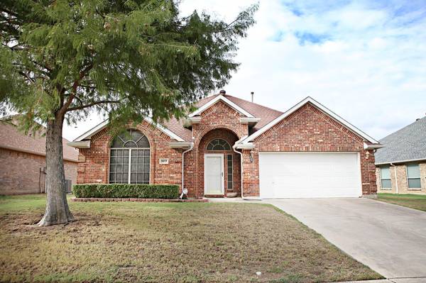 5033 Roundtree Court, Haltom City, TX 76137