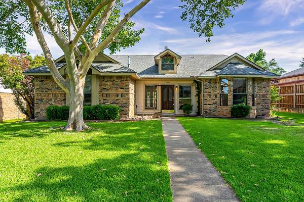 2026 Oakbluff Drive, Carrollton, TX 75007