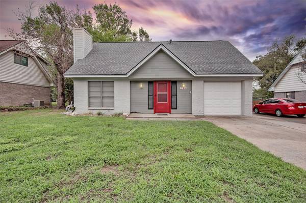 733 W Cedar Street, Hurst, TX 76053