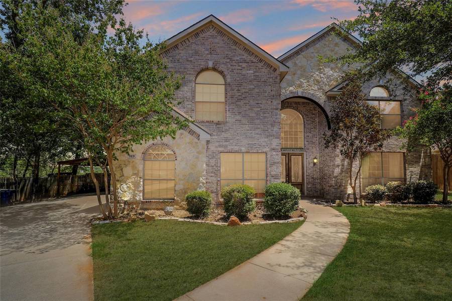 919 Greenfield Court, Kennedale, TX 76060