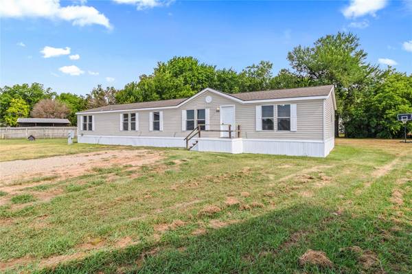 106 Porter Circle, Savoy, TX 75479