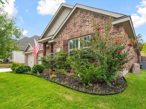 541 Inwood Street, Benbrook, TX 76126