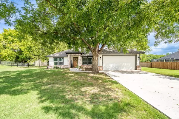 505 W Hobbs Street, Boyd, TX 76023