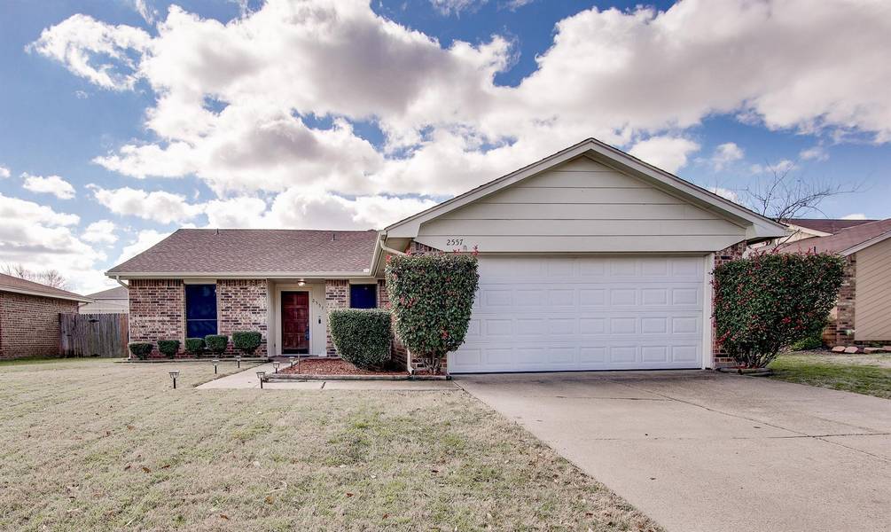 2557 Rialto Way, Grand Prairie, TX 75052