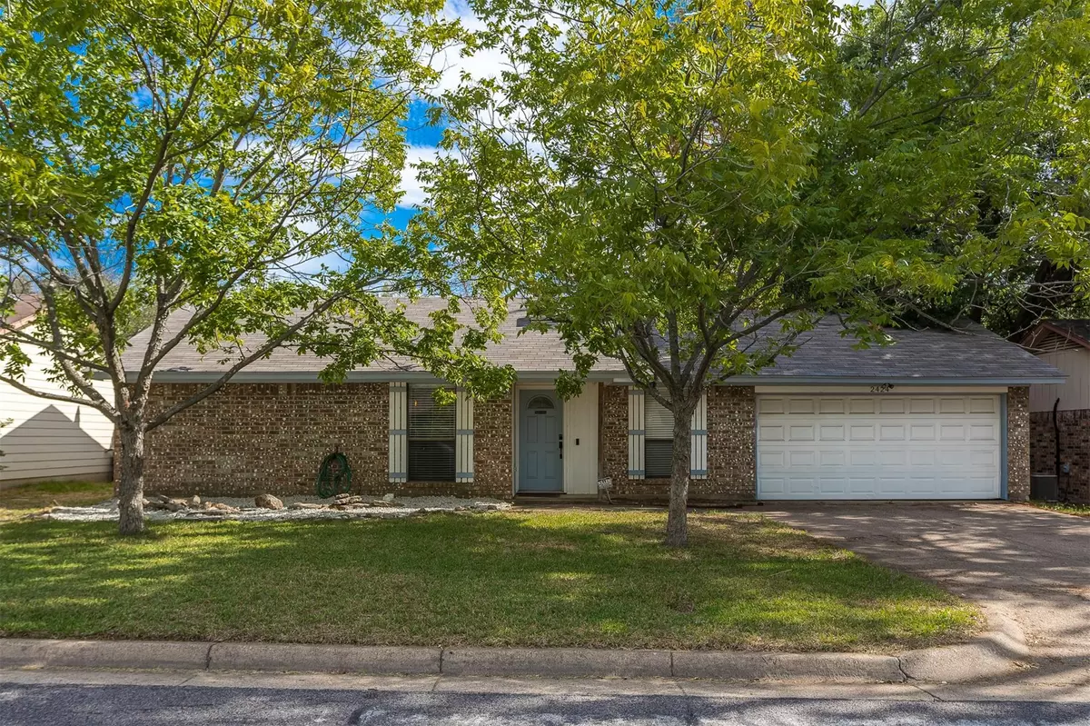 Arlington, TX 76015,2424 Homewood Trail