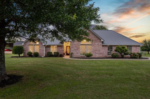 201 County Road 33590, Sumner, TX 75486