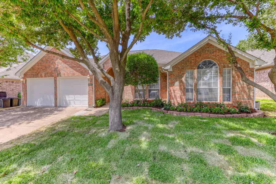 6230 St Leonard Drive, Arlington, TX 76001