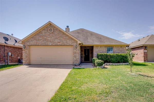 645 Clearbrook Street,  Azle,  TX 76020