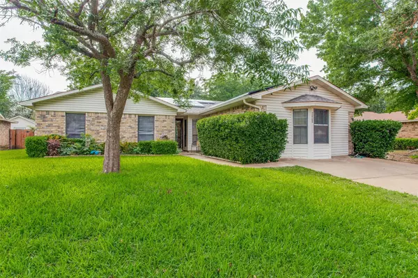 7608 Xavier Drive, Fort Worth, TX 76133