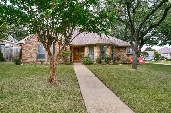 700 Reese Lane, Hurst, TX 76054