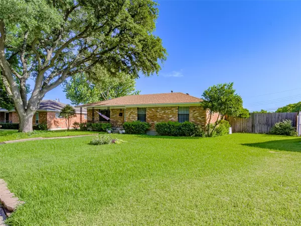 2267 Homeway Circle, Dallas, TX 75228