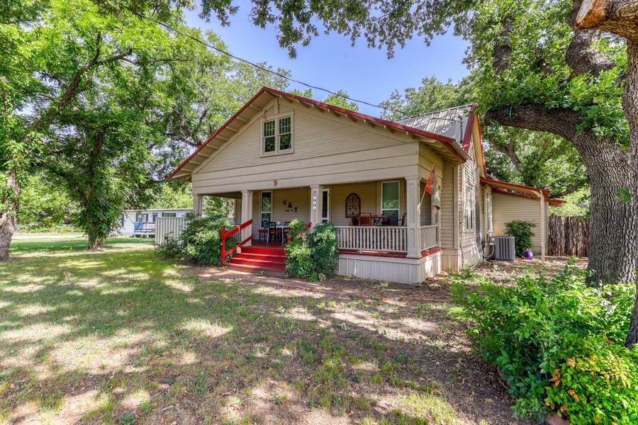 208 Gordon Road, Mingus, TX 76463