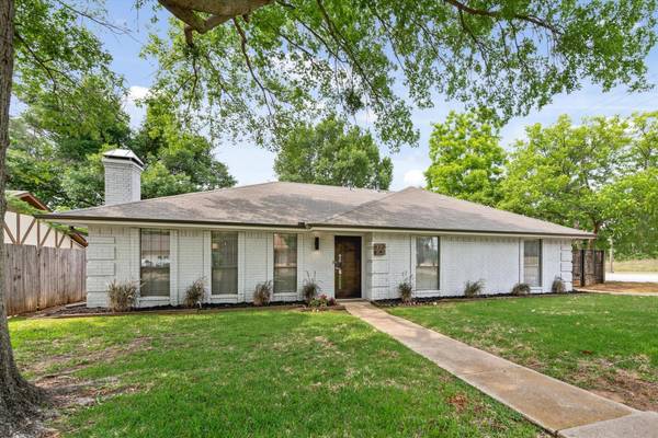 3067 Panhandle Drive, Grapevine, TX 76051