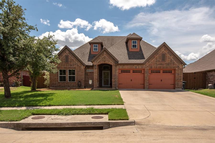 549 STERLING Drive, Benbrook, TX 76126