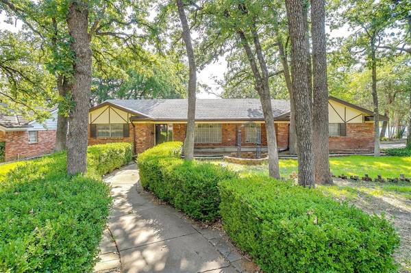 1137 Brookside Drive, Hurst, TX 76053