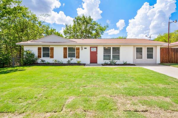 405 N Cedar Street, Springtown, TX 76082