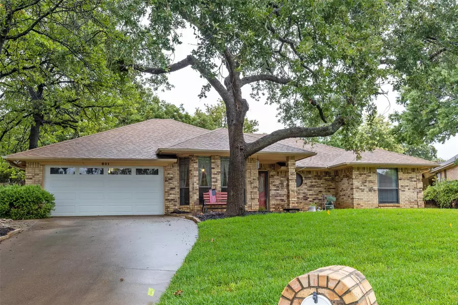 801 Chipwood Court, Euless, TX 76039