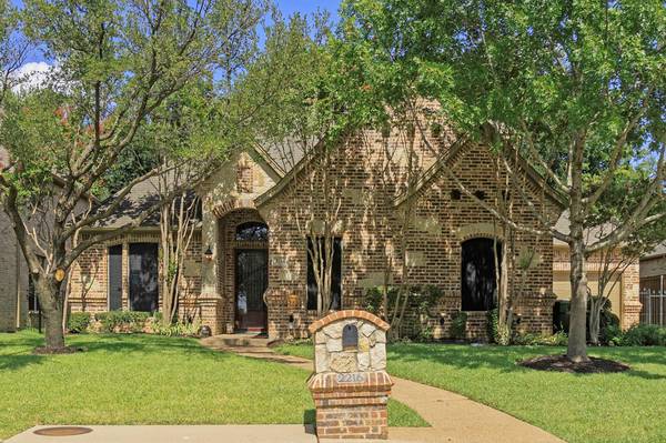 2216 Farrington Lane, Hurst, TX 76054