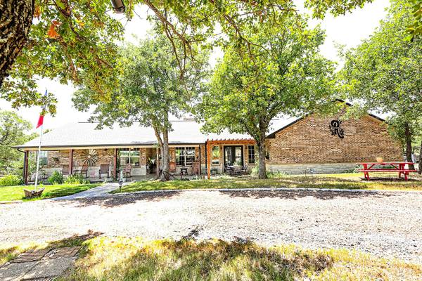 111 Clear Creek Drive, Sunset, TX 76270