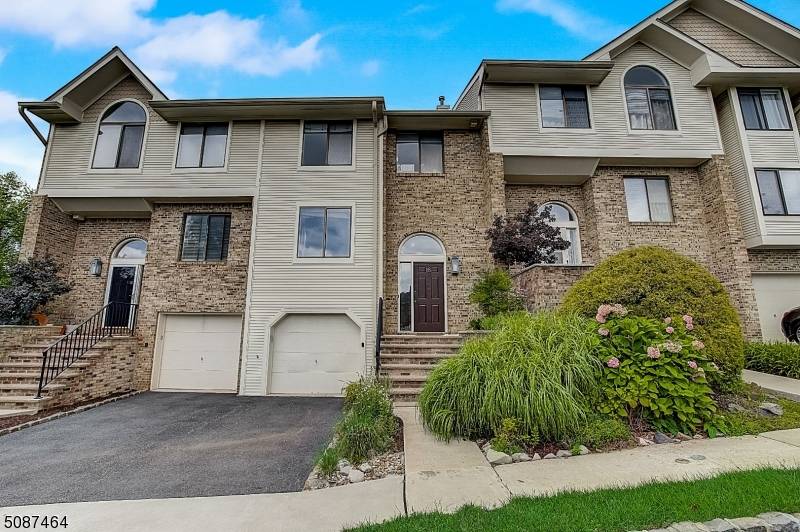 18 Louisburg Sq, Verona Twp., NJ 07044