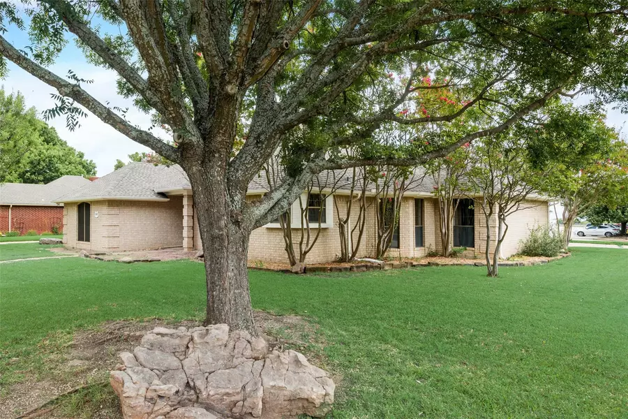 1648 E Pleasant Drive, Midlothian, TX 76065