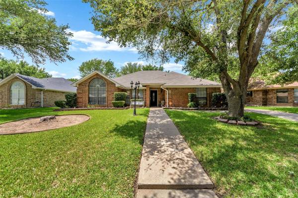 3645 Village Green Drive, Grand Prairie, TX 75052