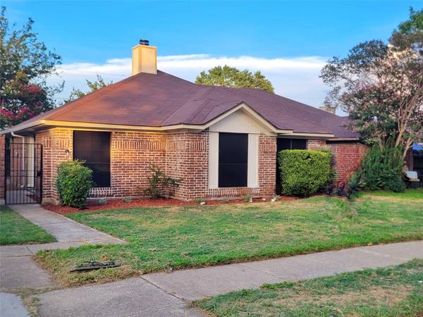 2440 Summit Lane, Dallas, TX 75227