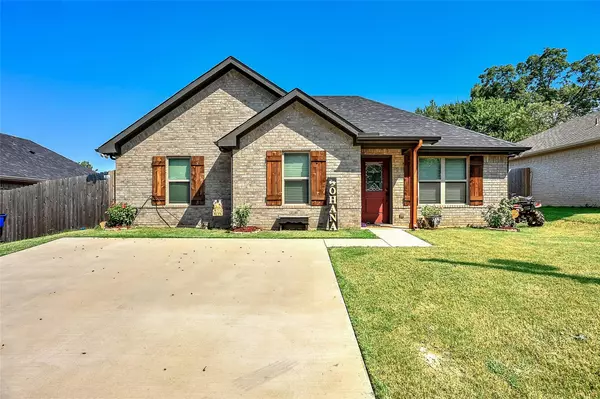 Denison, TX 75021,415 E Maple Row