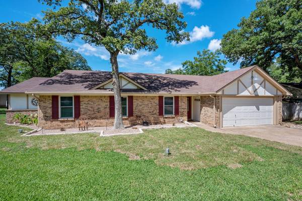 1222 Peggy Lane, Kennedale, TX 76060