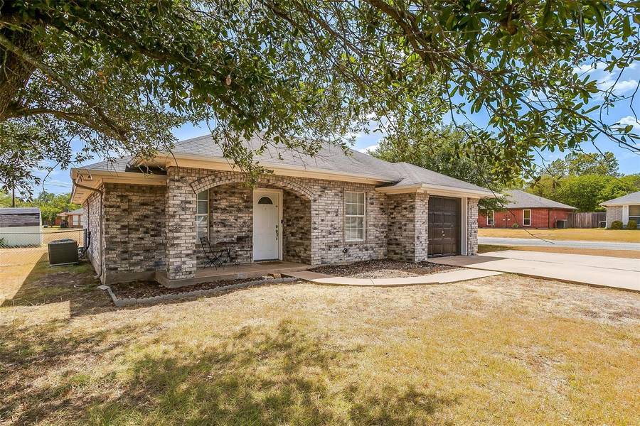 100 Janis Street, Alvarado, TX 76009