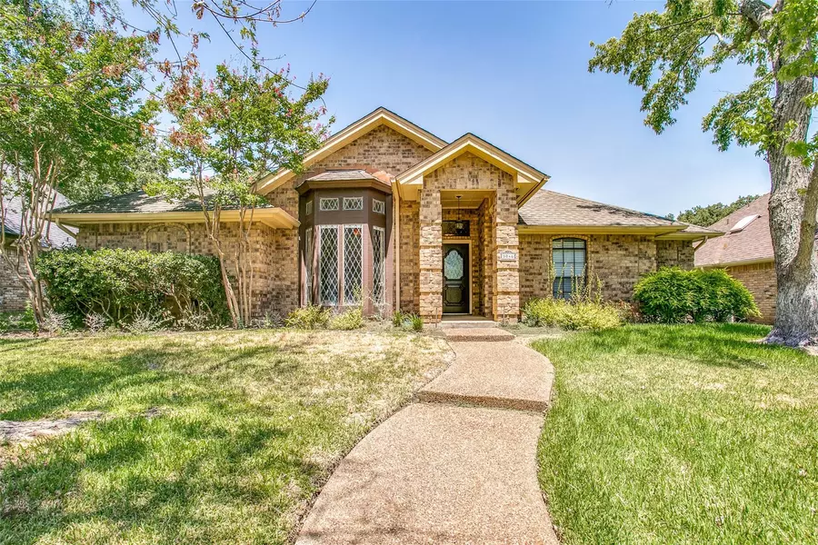 3046 Creekbend Circle, Grapevine, TX 76051