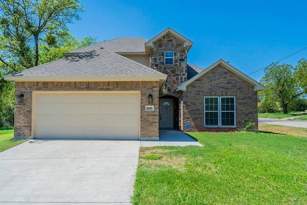 1231 Cambridge Street, River Oaks, TX 76114