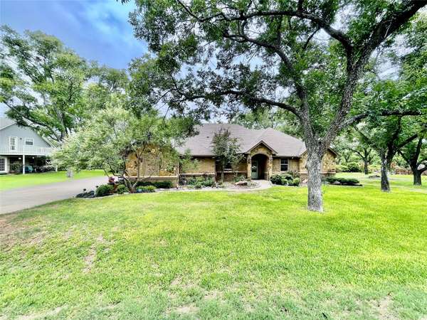 9008 Monticello Drive, Granbury, TX 76049