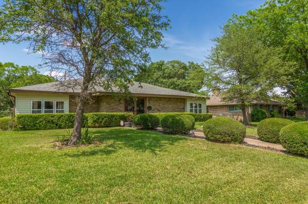 318 Brookwood Drive, Duncanville, TX 75116