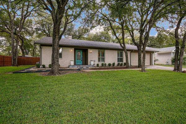 608 Annette Drive, Bedford, TX 76022