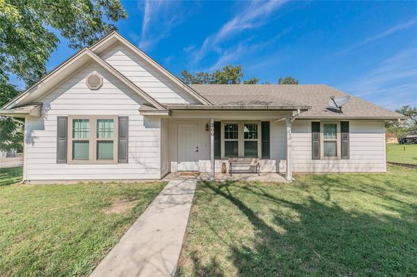 300 Sanders Street, Bowie, TX 76230