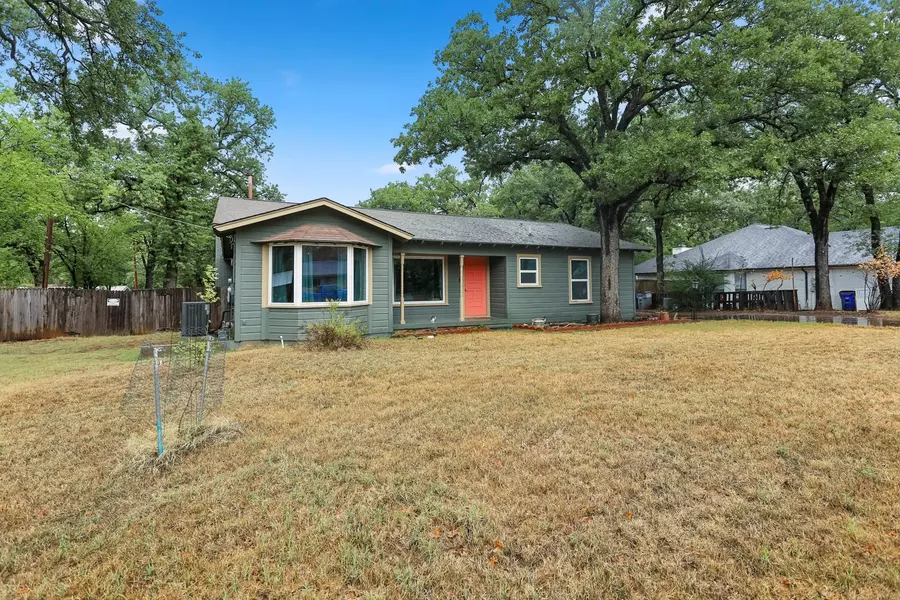 1113 Carpenter Street, Azle, TX 76020