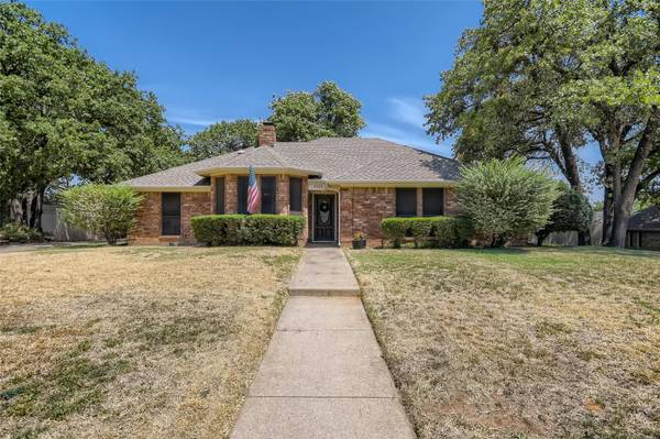 7325 Londonderry Drive, North Richland Hills, TX 76182