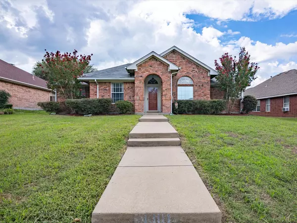 1301 Tad Street, Ennis, TX 75119