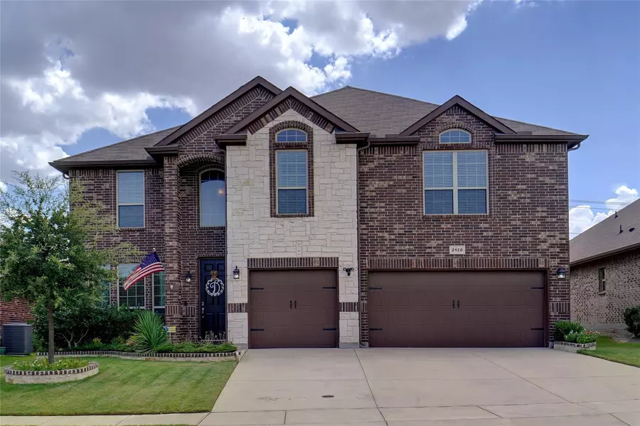 2120 Rosalinda Pass, Fort Worth, TX 76131