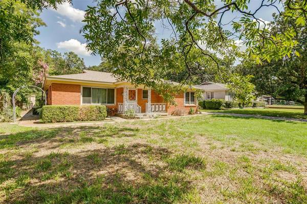 528 Schieme Street, River Oaks, TX 76114