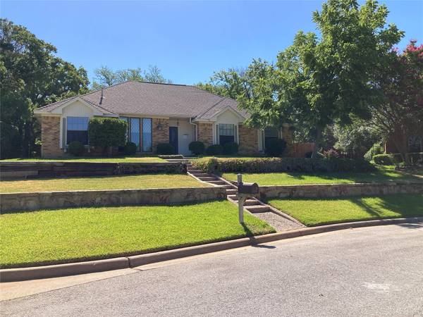 3005 Sweet Briar Street, Grapevine, TX 76051